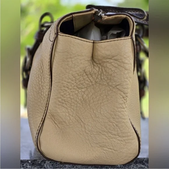 Coach Chelsea Beige Pebbled Leather Zipper Closure Shoulder Bag - Picture 4 of 15